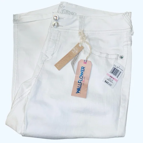 NWT Wallflower White Crop Jeans with Rhinestone Pockets - Sz 17 - Picture 2 of 11